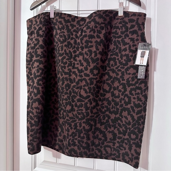 Nicole Miller Leopard Print Pencil Skirt Plus Size XXL Stretchy Knit Skirt - Picture 1 of 5